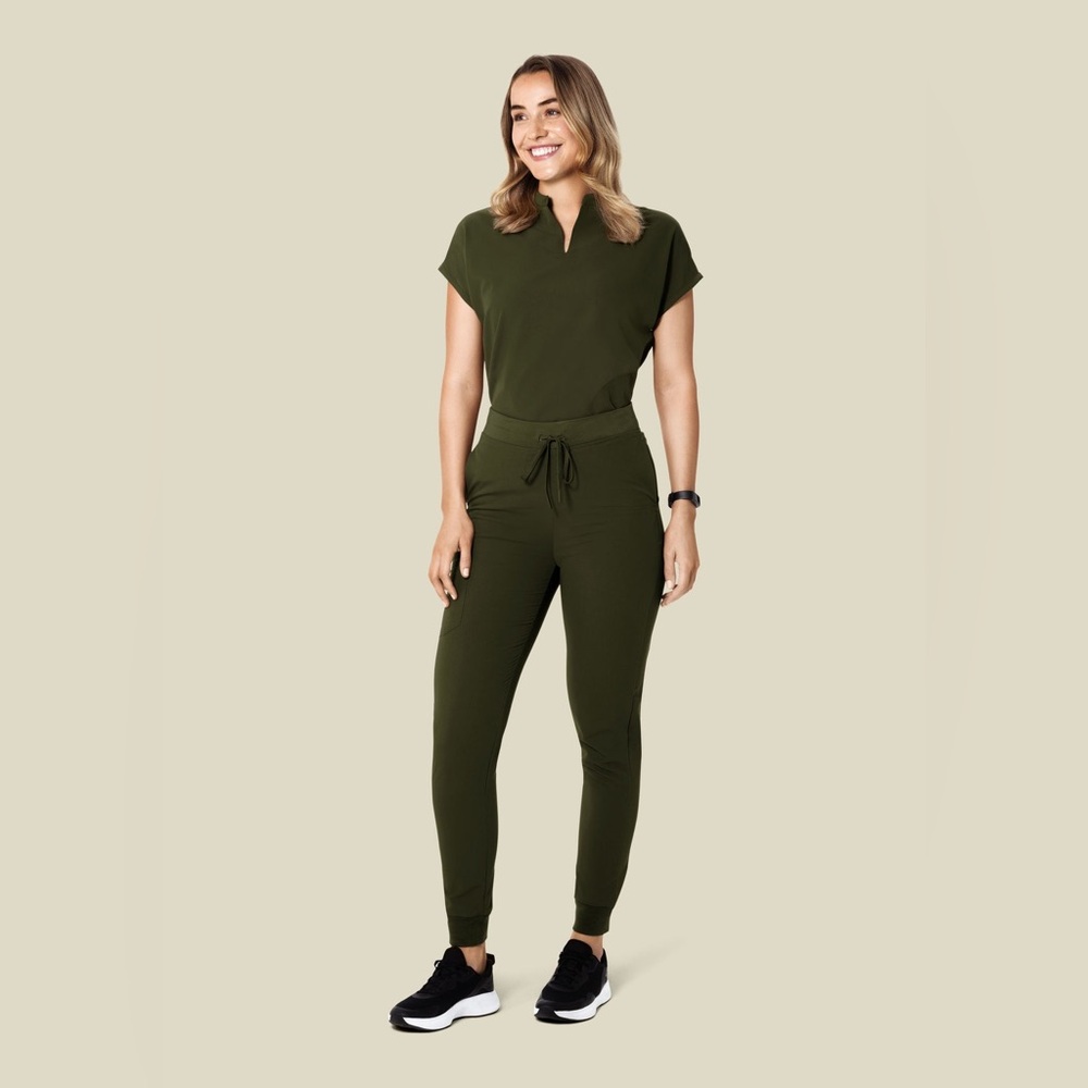 Mandala Mandarin Dolman Top with 9 Pocket Joggers Olive size Large